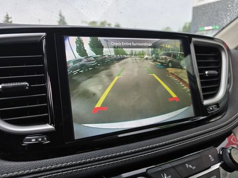 Used 2023 Chrysler Pacifica Touring-L FWD image 27