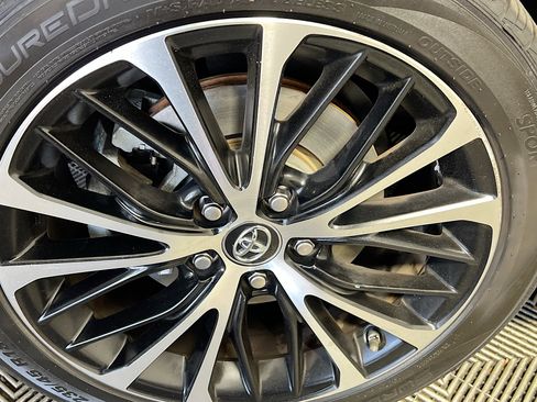 Used 2019 Toyota Camry SE w/ Convenience Package image 14