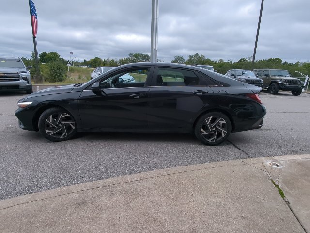 Used 2025 Hyundai Elantra SEL FWD image 27