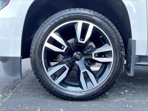 Used 2018 Chevrolet Suburban Premier AWD/4WD image 9