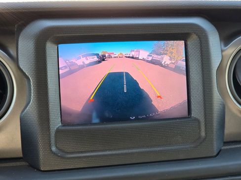 Used 2023 Jeep Wrangler Unlimited image 29