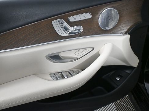 Used 2017 Mercedes-Benz E 300 4MATIC image 8