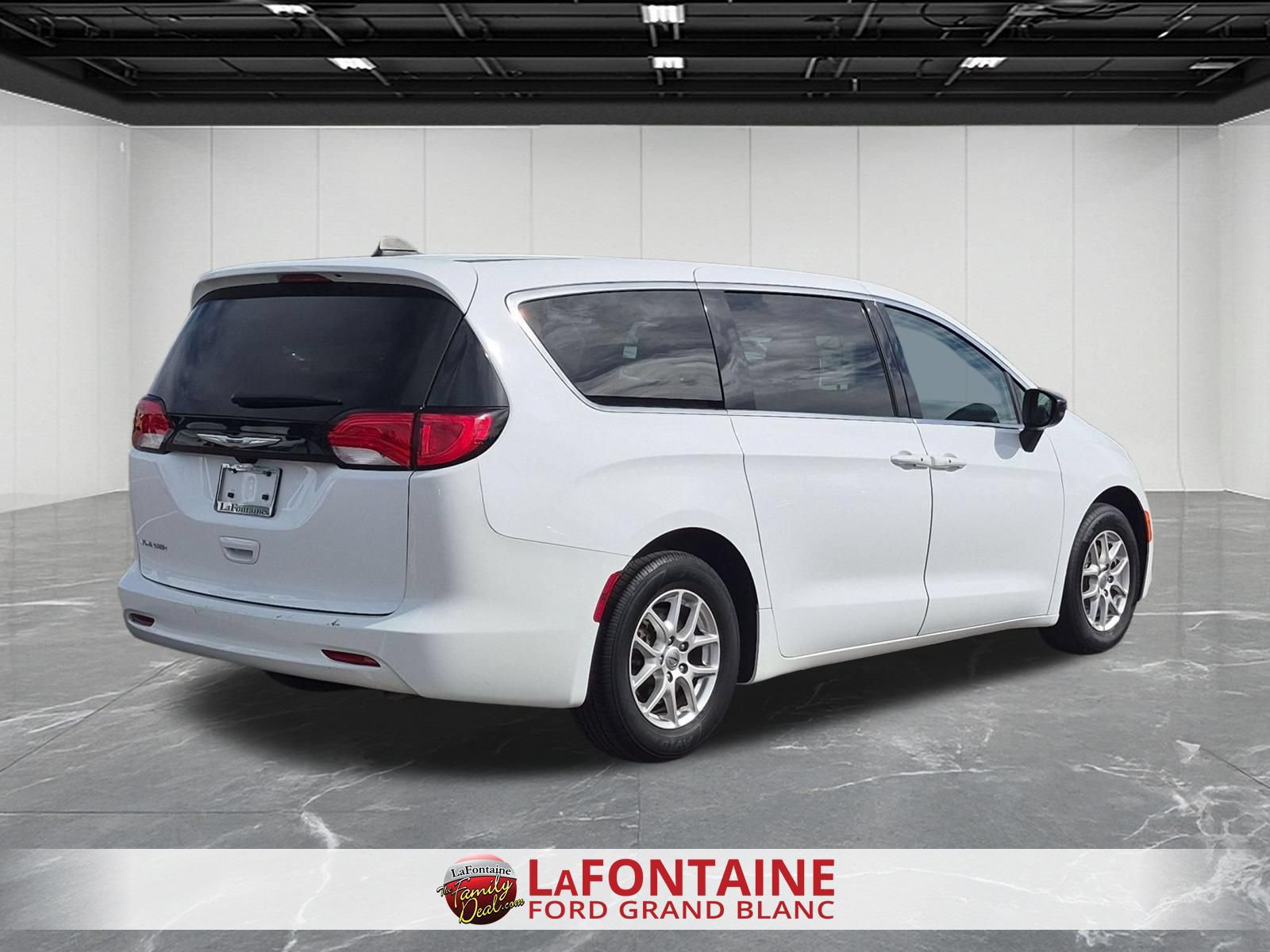 Used 2024 Chrysler Voyager LX FWD image 5