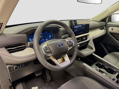 New 2026 Ford Explorer Active RWD image 9