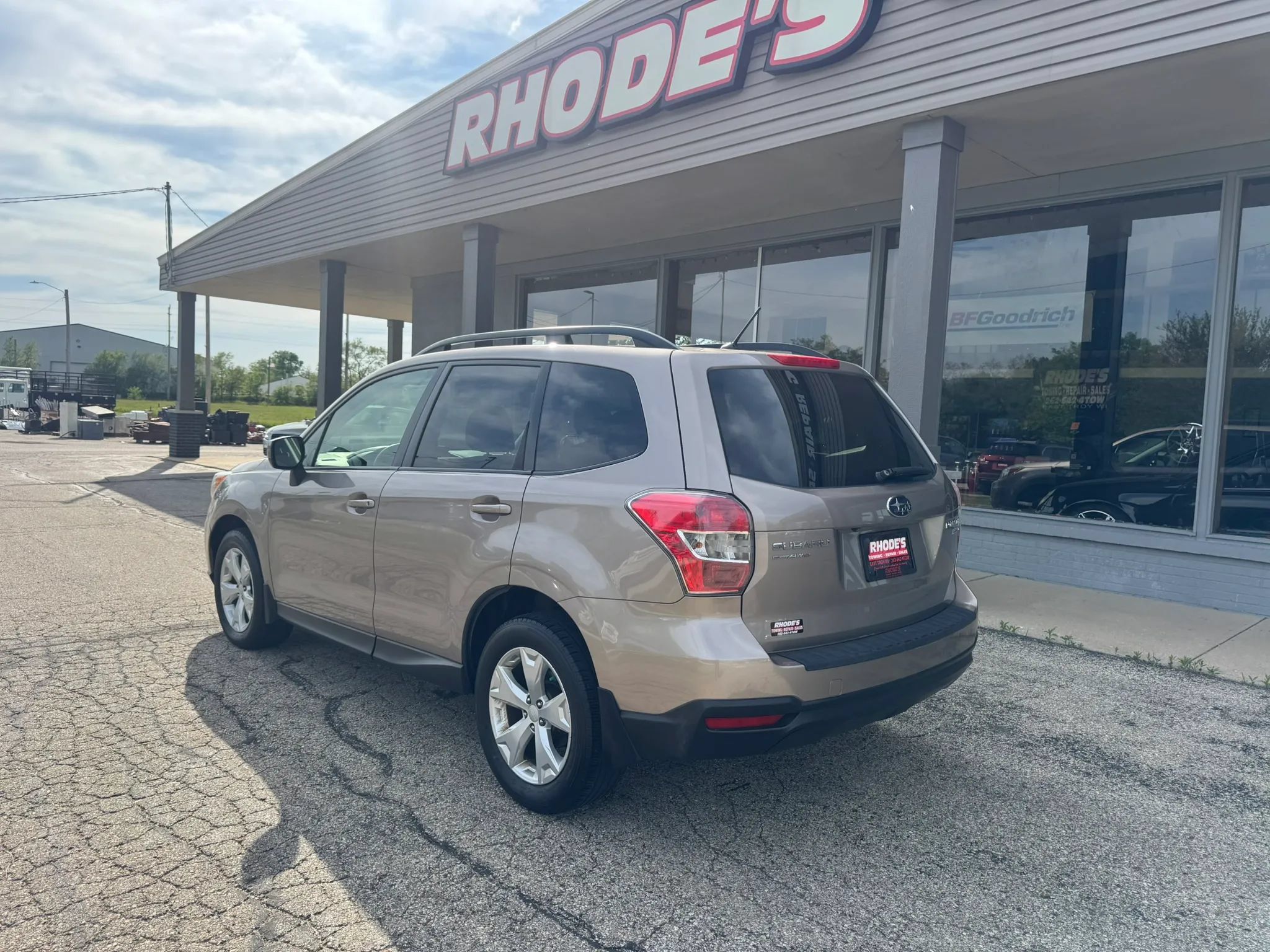 Used 2015 Subaru Forester 2.5i Premium w/ All-Weather Package AWD/4WD image 3