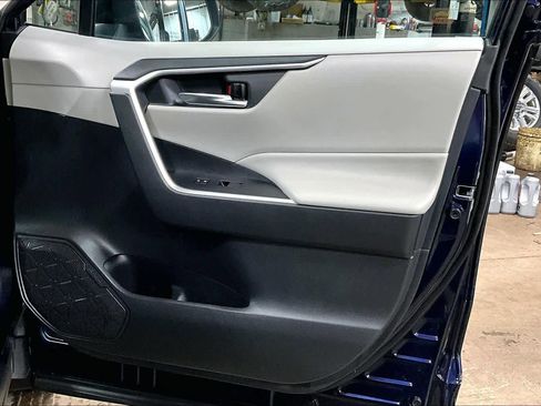 Used 2020 Toyota RAV4 XLE w/ Convenience Package image 22