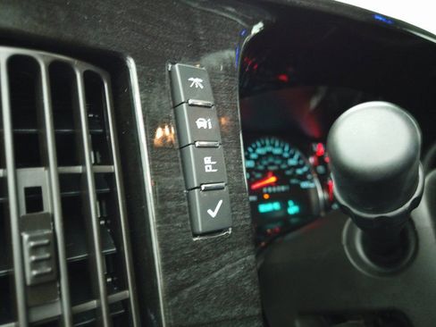 Used 2023 Chevrolet Express 2500 Extended image 22