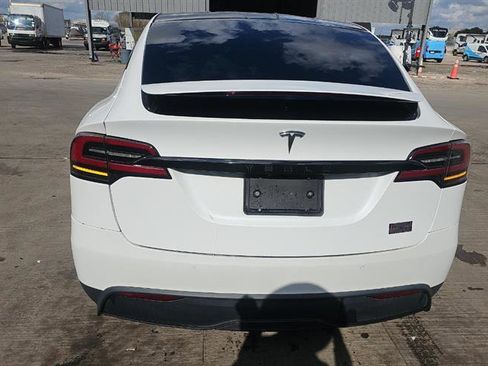 Used 2022 Tesla Model X Plaid image 10