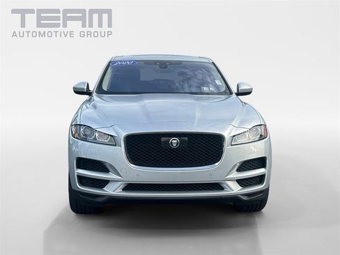 Used 2020 Jaguar F-PACE Prestige image 2
