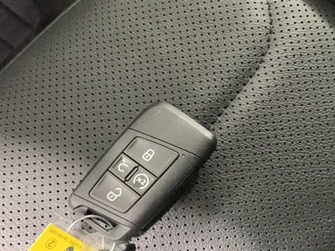 Used 2024 Volkswagen Tiguan SEL R-Line AWD/4WD image 27