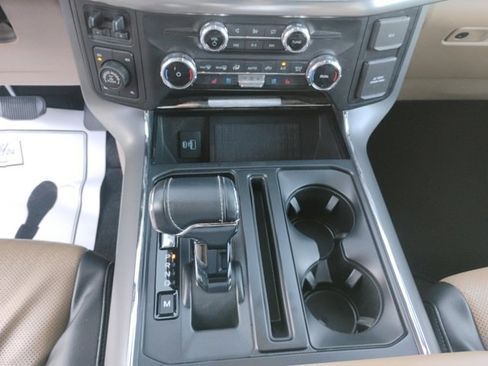 Used 2022 Ford F150 Lariat w/ Trailer Tow Package image 10