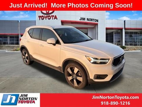Used 2021 Volvo XC40 T5 Momentum w/ Protection Package Premier AWD/4WD image 1