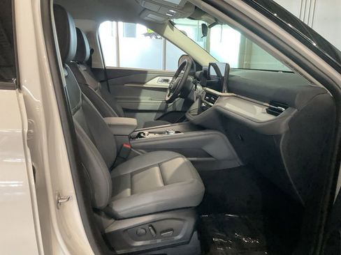 New 2026 Ford Explorer Active w/ Active Comfort Package image 21
