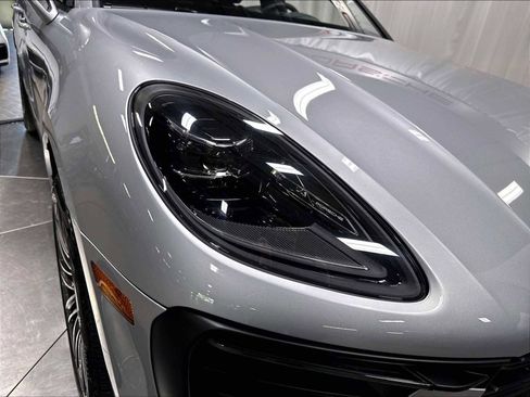 Used 2026 Porsche Macan AWD/4WD image 14