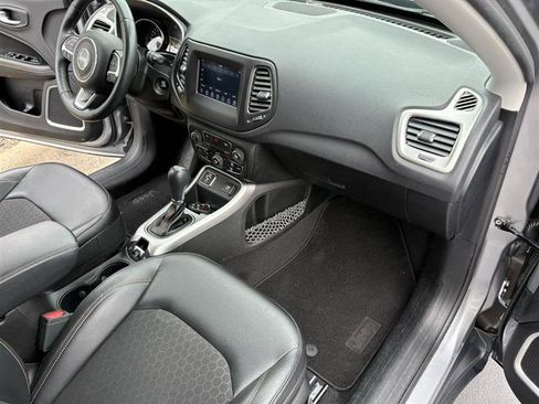 Used 2018 Jeep Compass Latitude w/ Popular Equipment Group FWD image 24