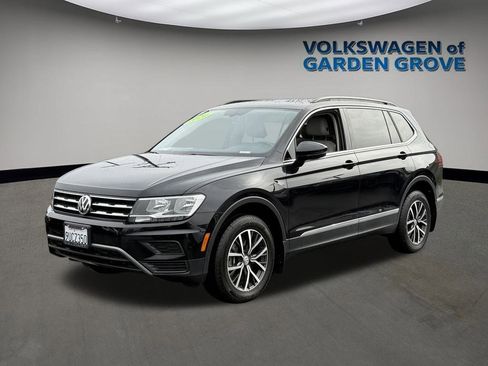 Used 2020 Volkswagen Tiguan SE w/ Panoramic Sunroof Package image 4