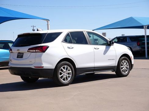 Used 2024 Chevrolet Equinox LS w/ LS Convenience Package AWD/4WD image 4