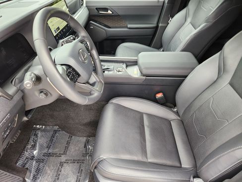 Used 2024 Lexus GX 550 w/ Accessory Package (Z1) AWD/4WD image 31