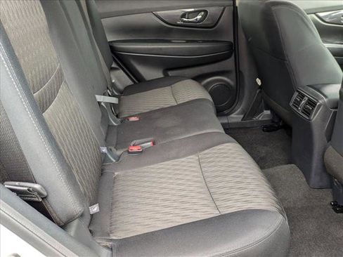 Used 2020 Nissan Rogue SV image 19