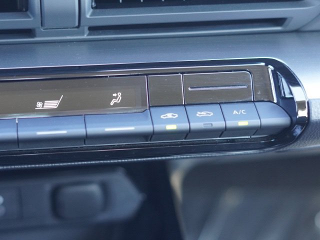 Used 2025 Toyota Prius LE FWD image 26