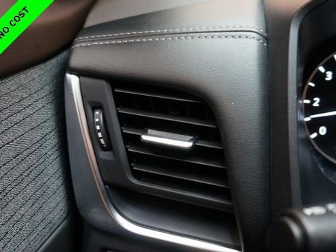 Used 2023 Nissan Rogue S image 25