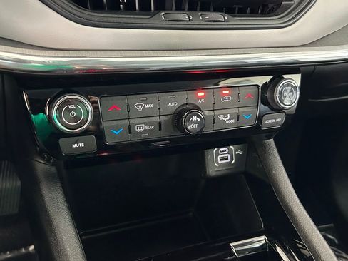 Used 2022 Jeep Compass Limited image 10