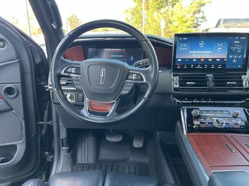 Used 2022 Lincoln Navigator Reserve AWD/4WD image 16