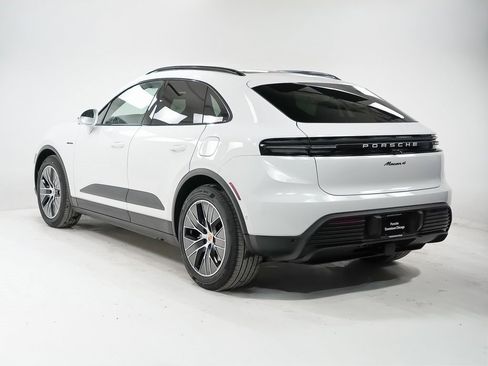New 2026 Porsche Macan 4 Electric image 3