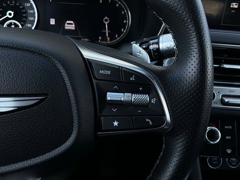 Used 2025 Genesis G70 2.5T image 37