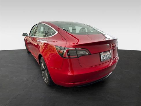Used 2019 Tesla Model 3 Standard Range image 4