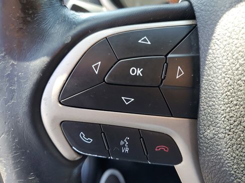 Used 2015 Jeep Cherokee Latitude image 17