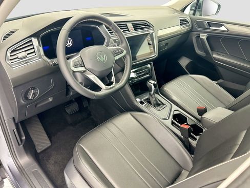 Certified 2023 Volkswagen Tiguan SE w/ Panoramic Sunroof Package image 9