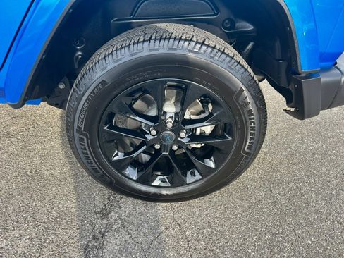 Used 2024 Jeep Wrangler Sahara image 12