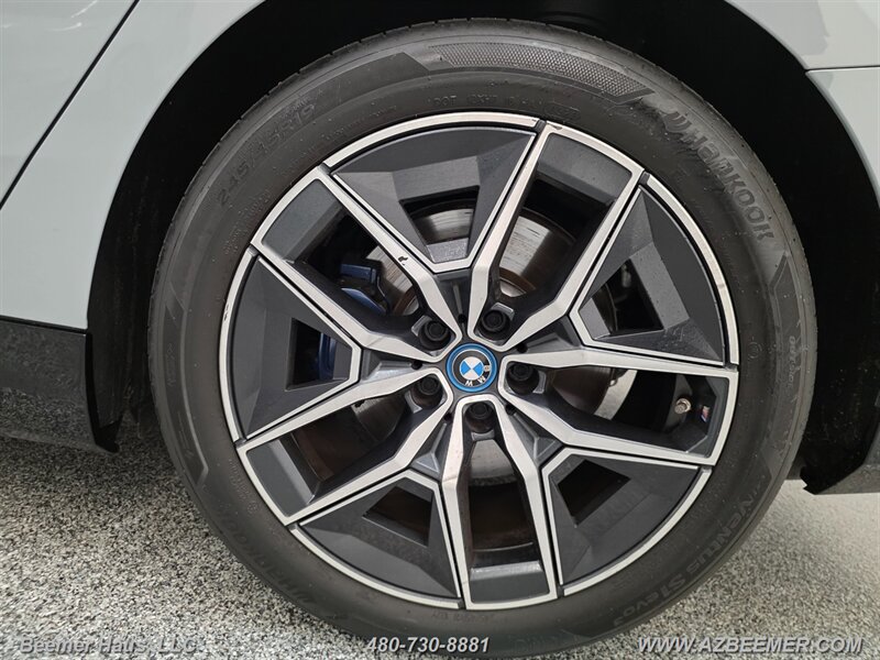 Used 2024 BMW i5 eDrive40i w/ M Sport Package RWD image 15