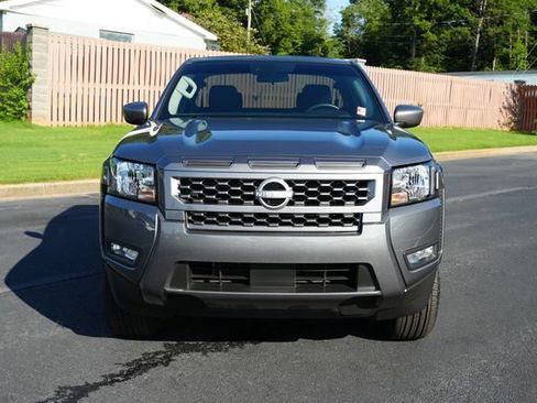 Used 2025 Nissan Frontier SV RWD image 2