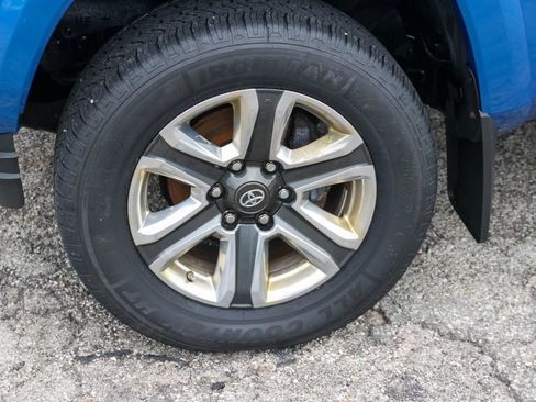 Used 2018 Toyota Tacoma Limited AWD/4WD image 32