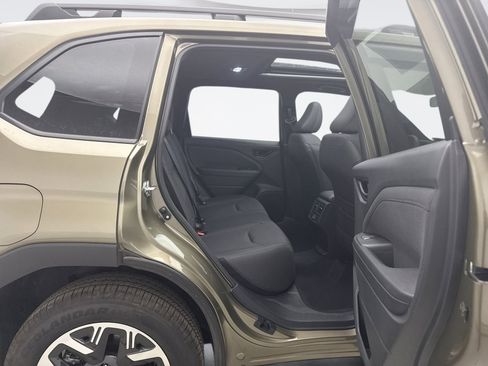 Used 2025 Subaru Forester Premium image 19