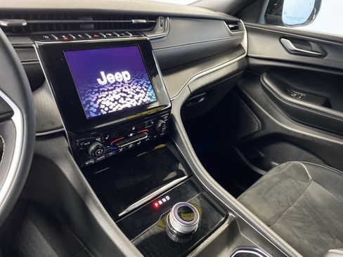 Used 2023 Jeep Grand Cherokee L Laredo image 13