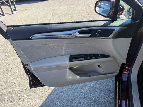 Used 2018 Ford Fusion SE FWD image 9