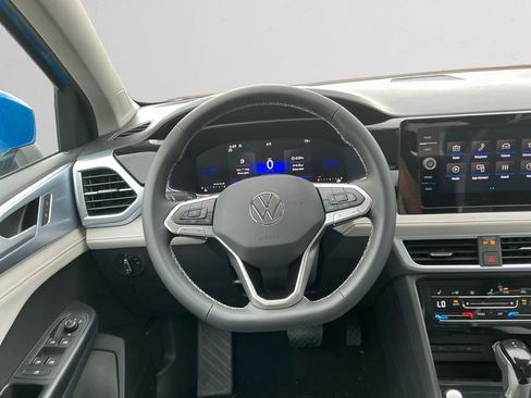 New 2025 Volkswagen Taos SE image 12