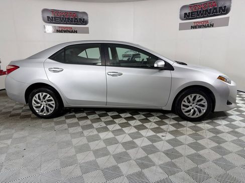 Used 2017 Toyota Corolla LE image 2