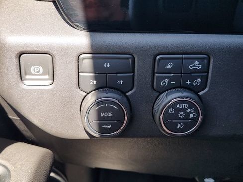 Used 2025 Chevrolet Silverado 2500 LT w/ Trail Boss Package AWD/4WD image 22
