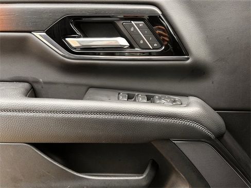 Used 2025 GMC Yukon XL Denali image 25