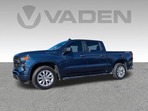 Used 2022 Chevrolet Silverado 1500 Custom image 2