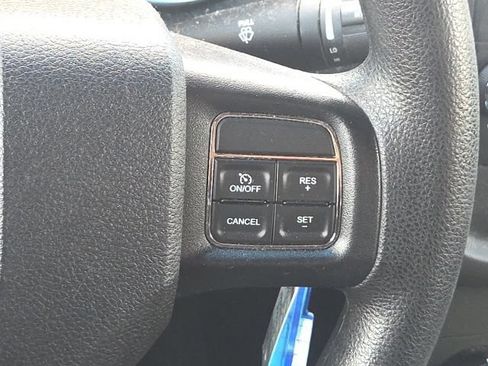 Used 2013 Dodge Avenger SE FWD image 32
