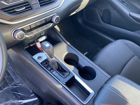 Used 2025 Nissan Altima 2.5 SV FWD image 24
