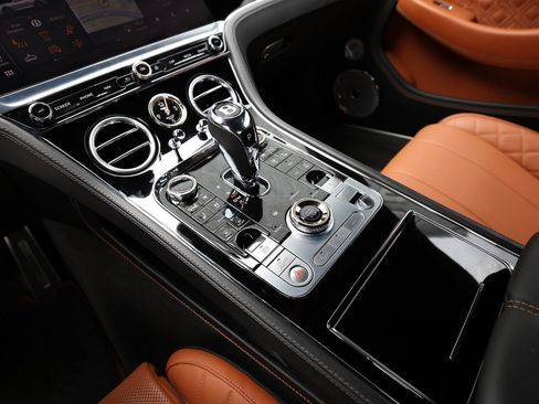 Certified 2023 Bentley Continental GT V8 AWD/4WD image 23