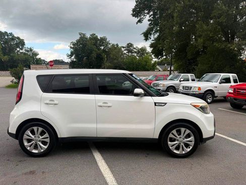 Used 2014 Kia Soul + FWD image 5