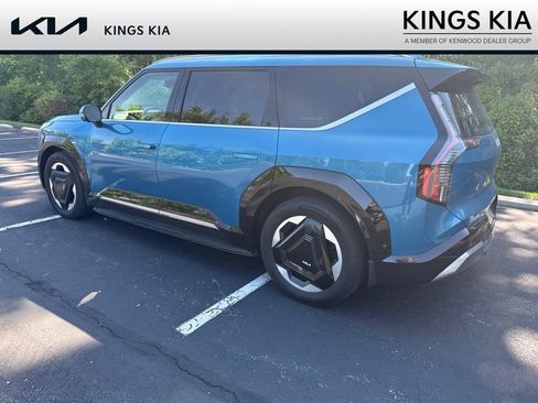 Used 2024 Kia EV9 Land w/ Towing Package AWD/4WD image 3