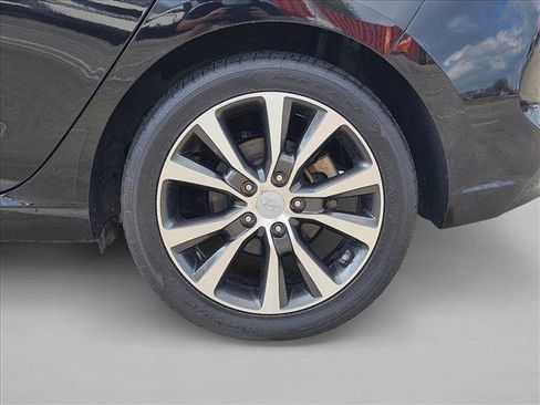 Used 2018 Hyundai Elantra GT image 18